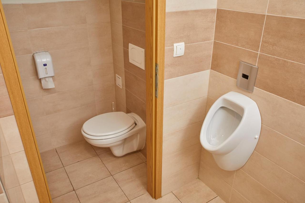 Hostel Delalut Ravne na Koroškem エクステリア 写真