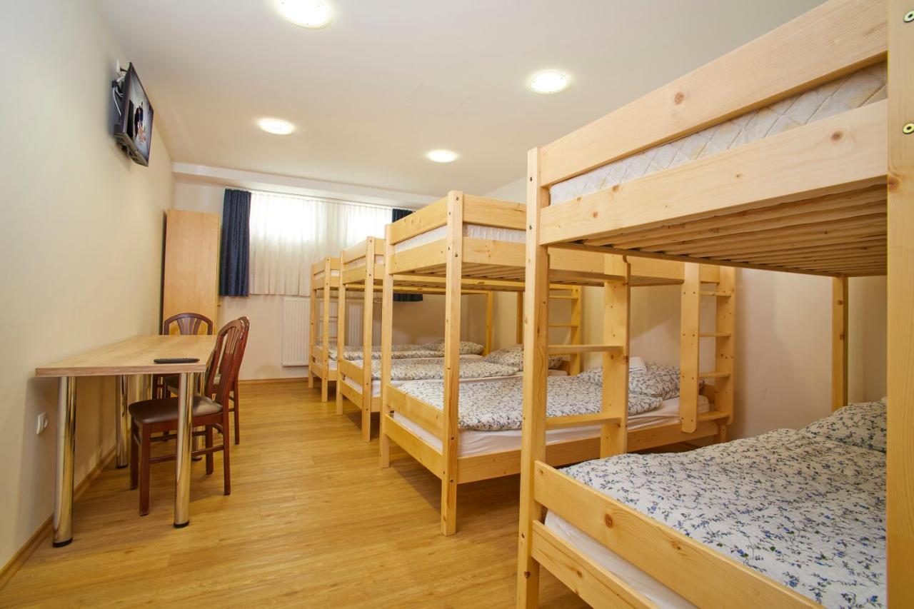 Hostel Delalut Ravne na Koroškem エクステリア 写真